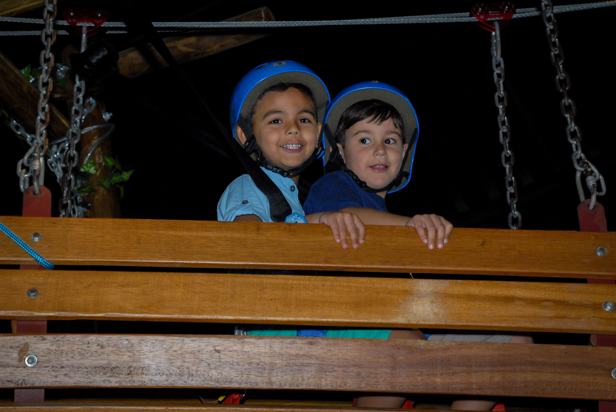 mais brincadeiras no arvorismo com o aniversariante no buffet spasso dourado, pirituba, são paulo