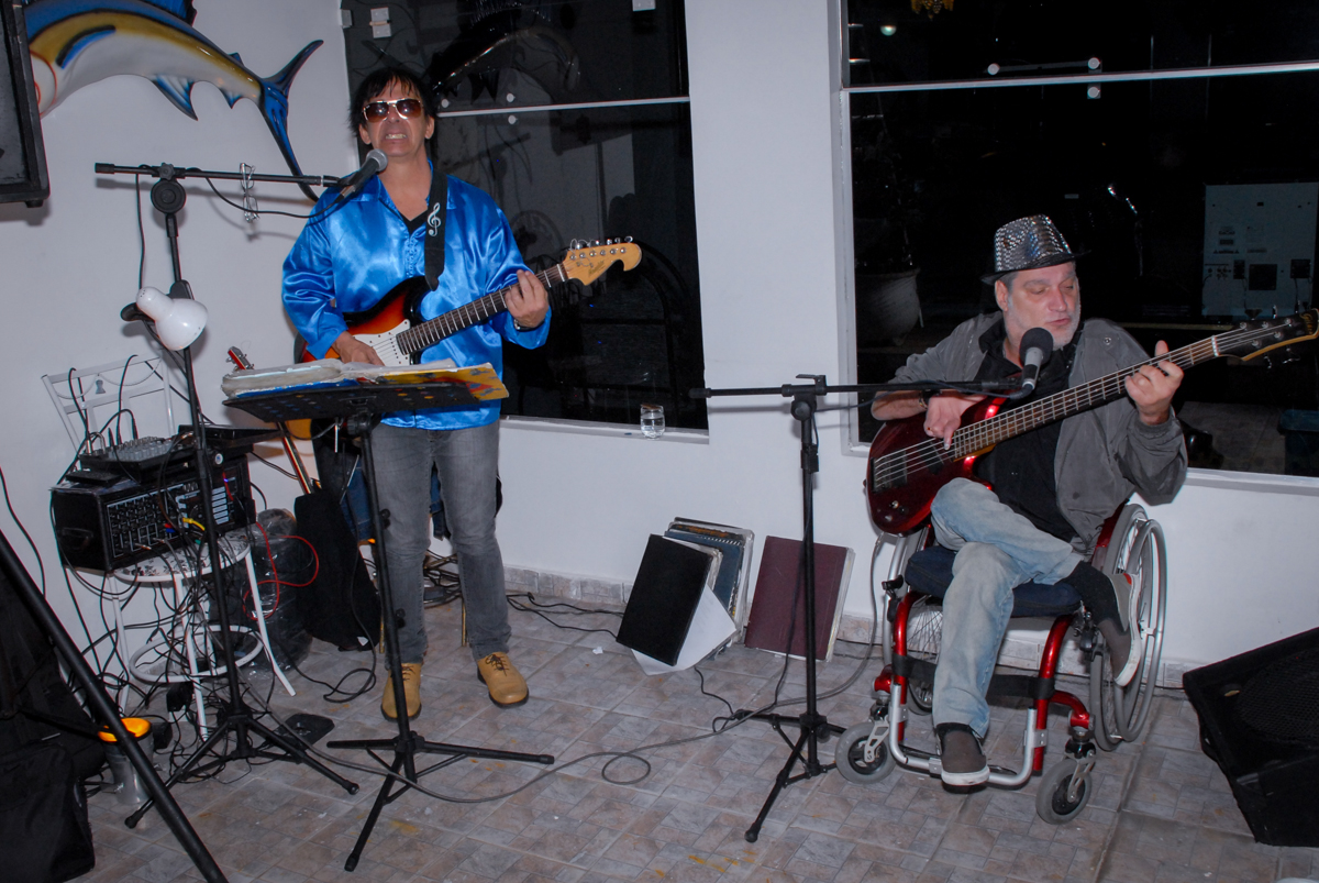 banda tocando na festa em condomínio Morumbi