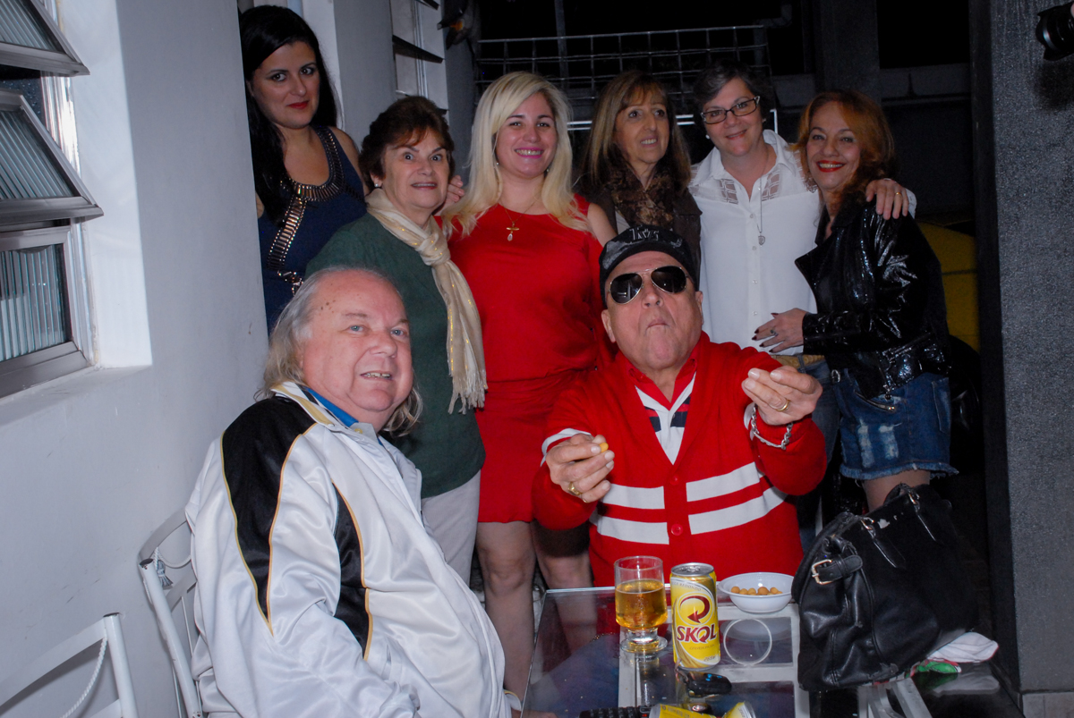 muita cerveja na festa em condomínio Morumbi