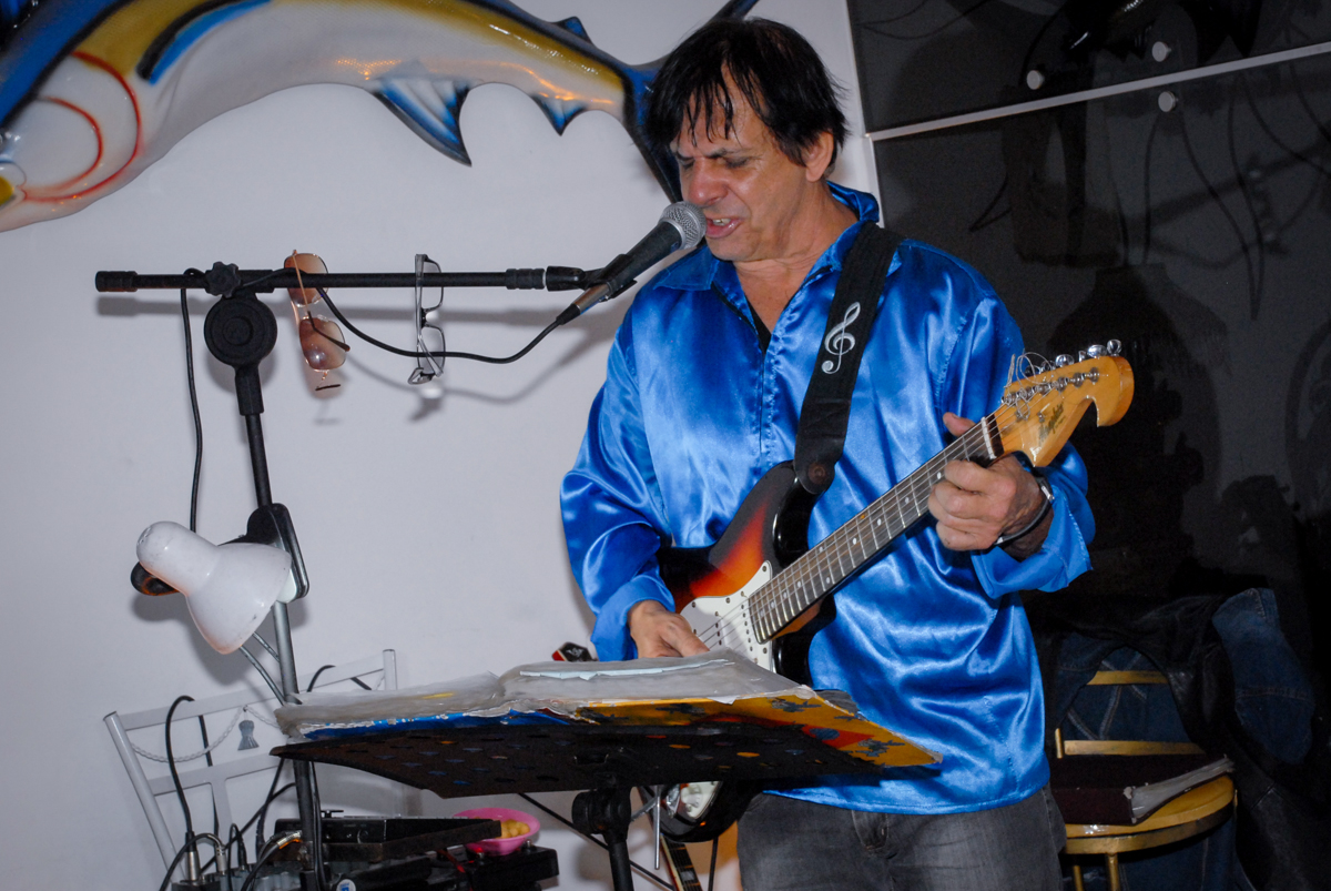 todos curtem a banda cantando festa em condomínio Morumbi