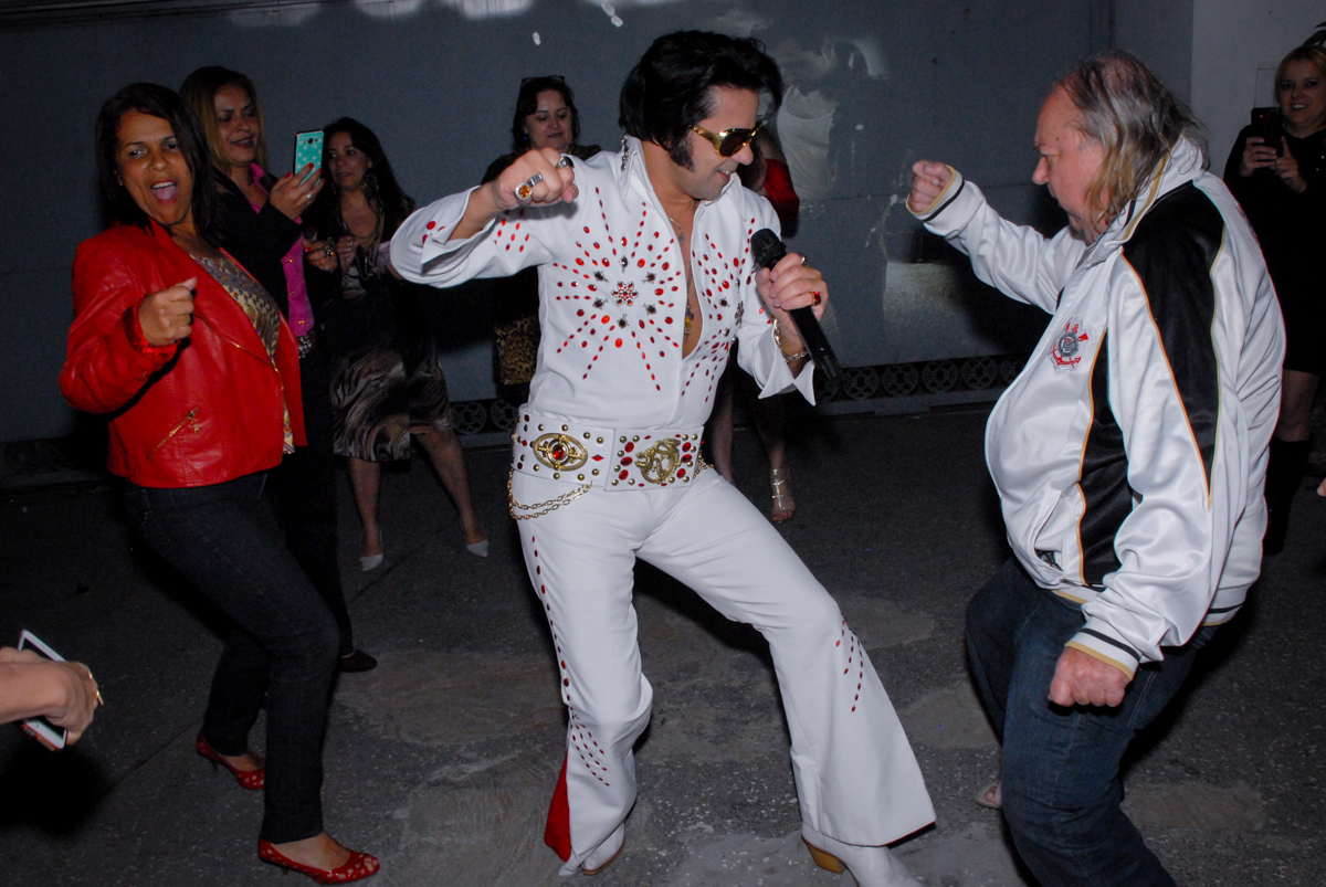 dança do cover do elvis presley festa em condomínio Morumb