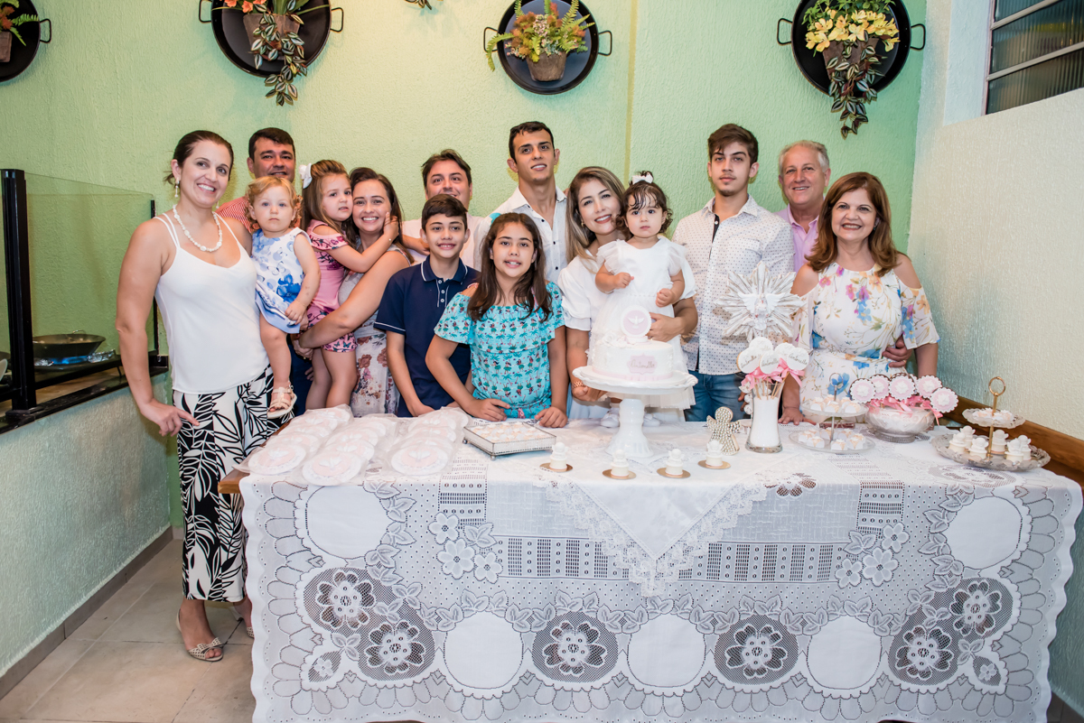hora de registrar o momento com a família na mesa do bolo