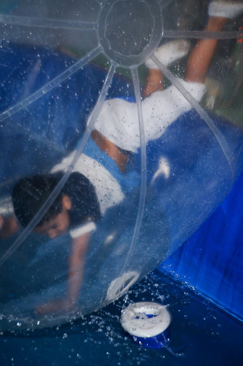 Gabriel se diverte na bola no buffet fábrica da alegria, osasco, sp