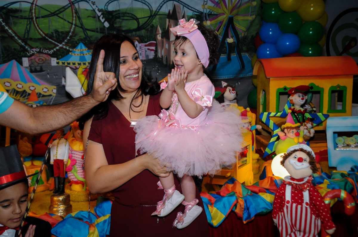 hora de cantar parabéns no buffet fábrica da alegria, osasco, sp