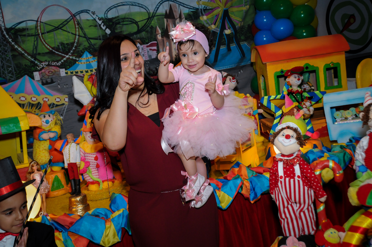 muita animação na hora do parabéns no buffet fábrica da alegria, osasco, sp