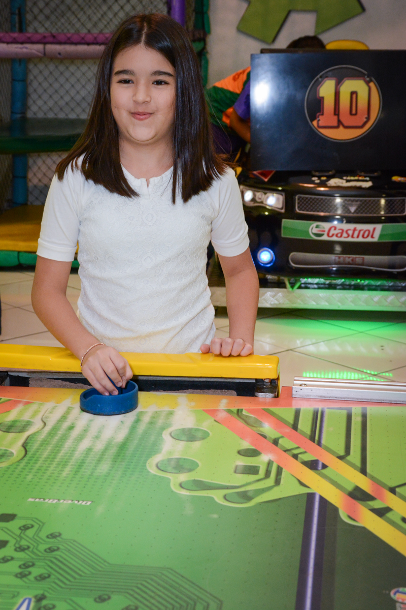 jogando no jogo de disco no Buffet Fábrica da Alegria, Morumbi, SP