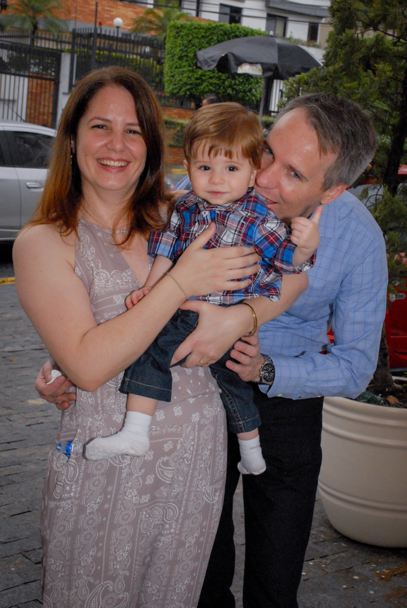 entrada da família para festa do Gabriel 1 aninho no Buffet Bugui Ugui, Vila Mascote, São Paulo