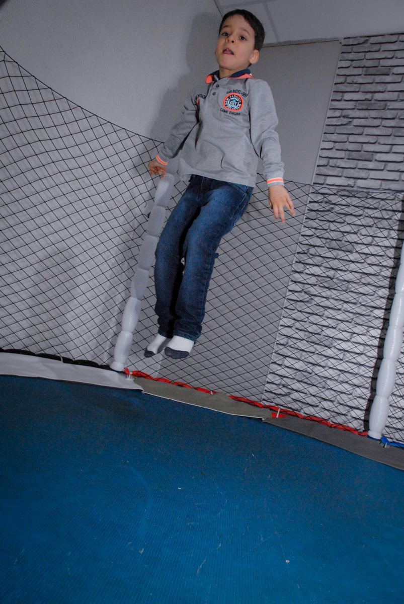 pula pula é atração no Buffet Bugui Ugui, Vila Mascote, São Paulo