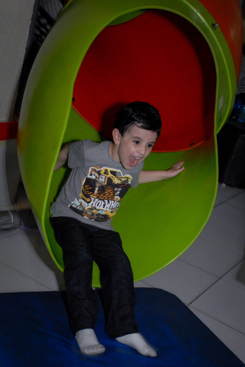 o escorregador é muito requisitado pelas crianças no Buffet Bugui Ugui, Vila Mascote, São Paulo