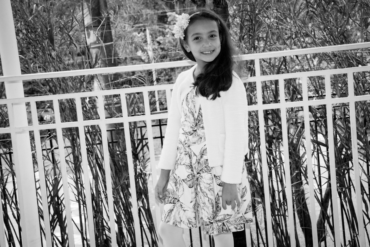 linda nossa aniversariante sendo fotografada no Condomínio em Alphaville