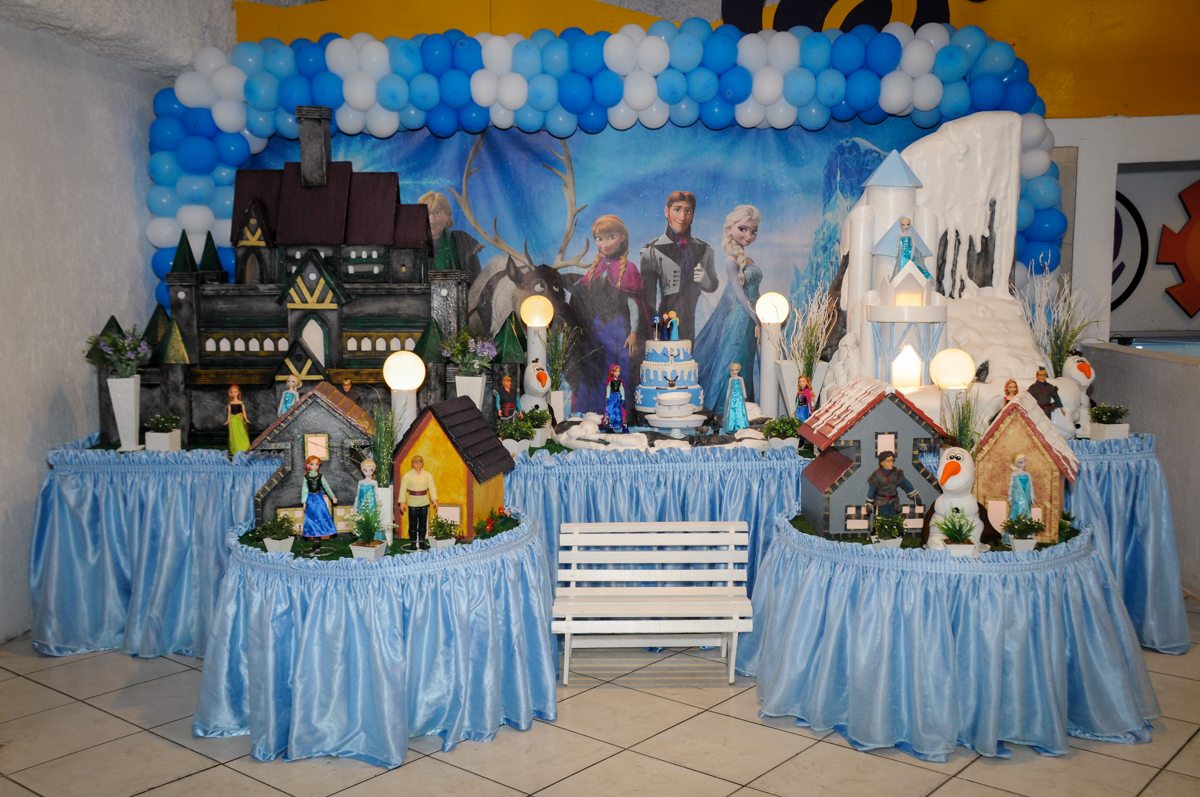 mesa temática Frozen no Buffet Fábrica da Alegria, Morumbi