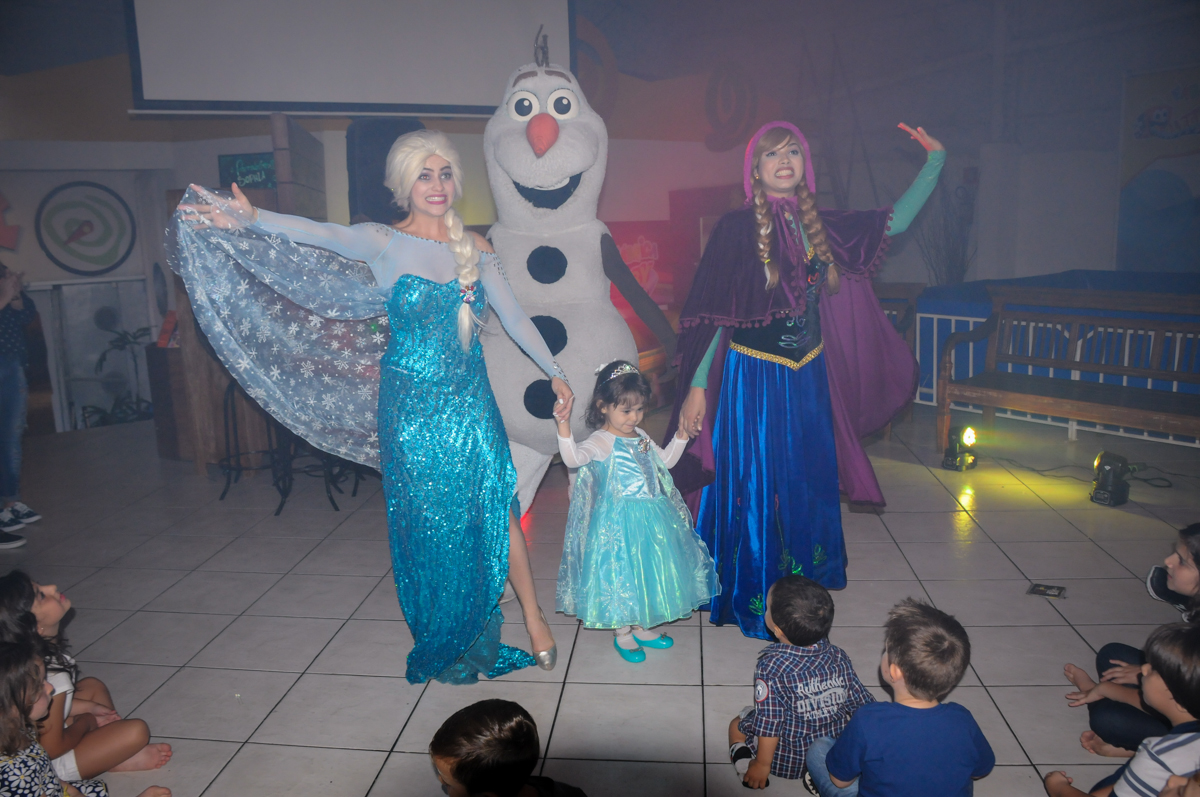 vai começar o show da frozen no Buffet Fábrica da Alegria, Morumbi