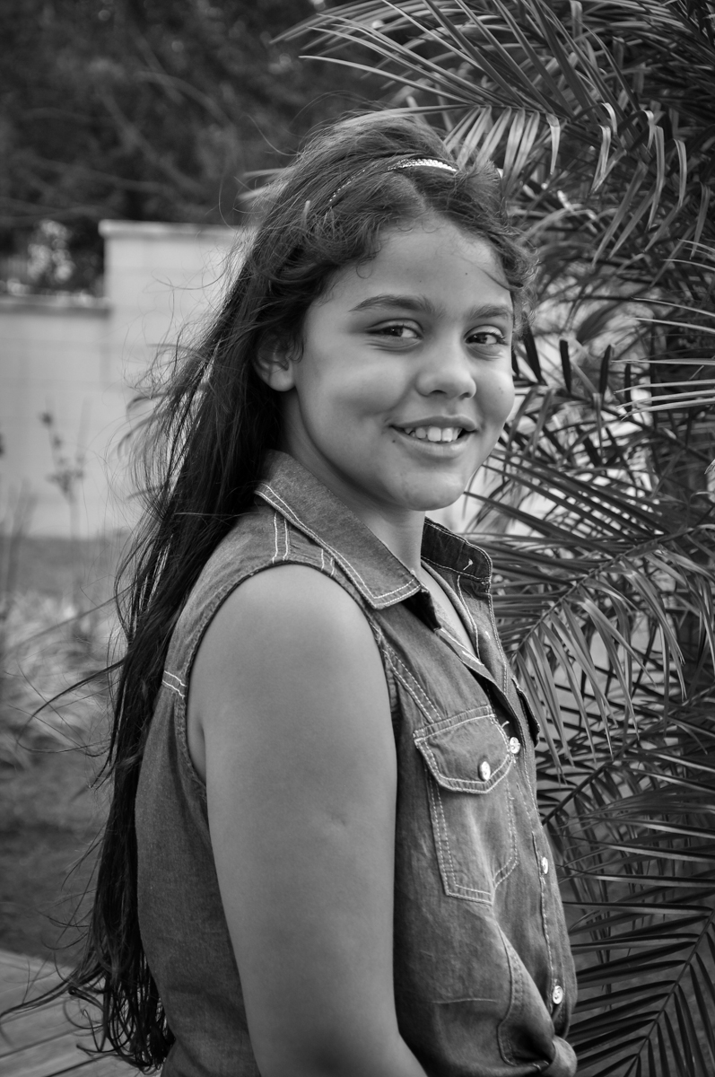 Camile posa para foto no Condomínio São Paulo, SP, tema da festa Frozen