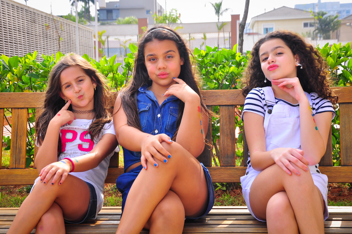 camile é uma verdadeira mocinha posando para a foto no Condomínio São Paulo, SP, tema da festa Frozen