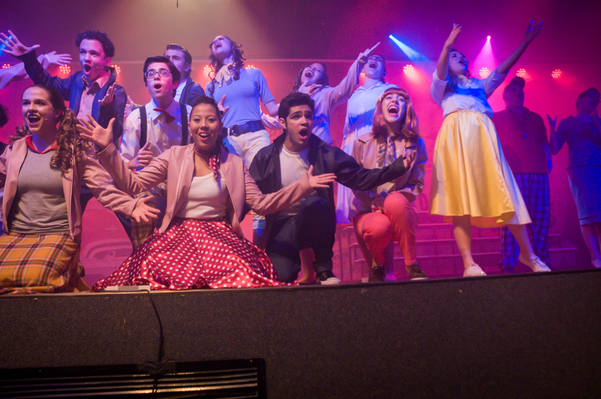 Os atores no palco no Teatro, Musical no Butantã, São Paulo
