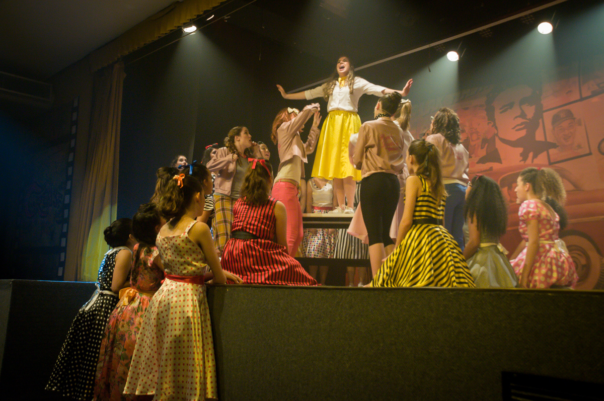 muito empenho dos atores para proporcionar um belo espetáulo no Teatro, Musical no Butantã, São Paulo