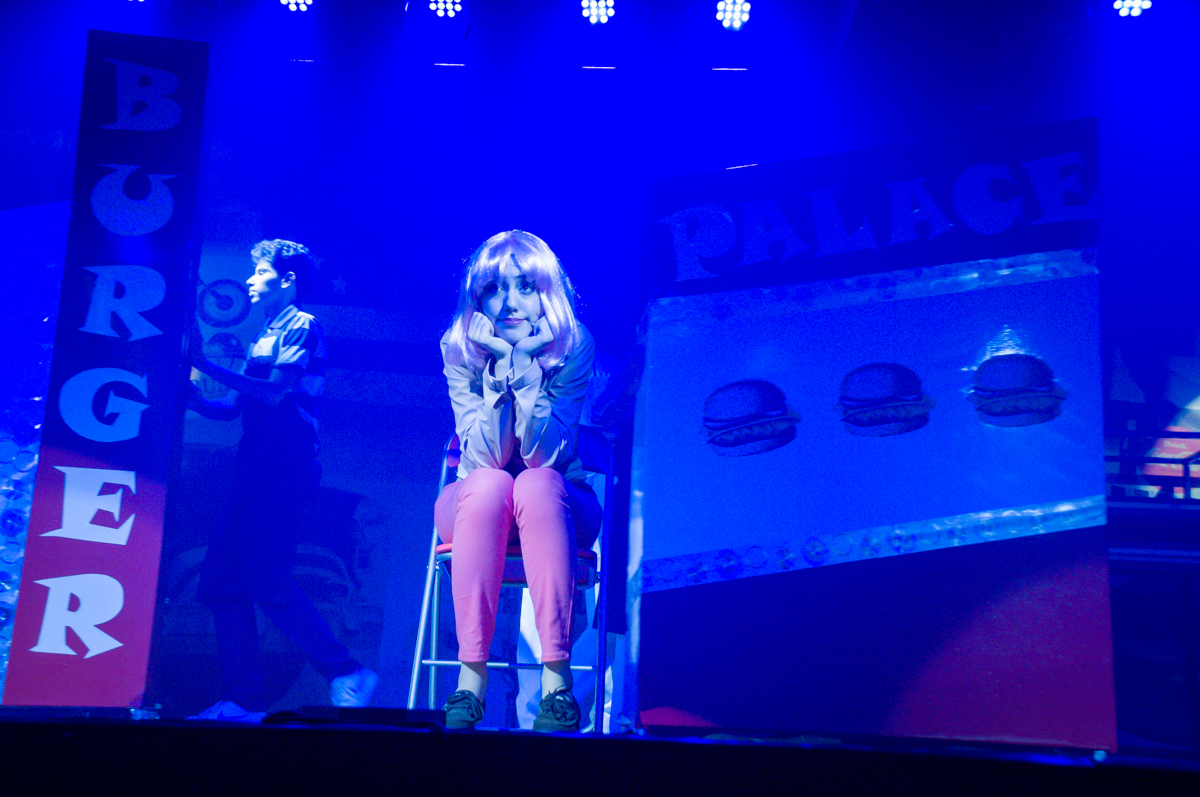 luzes ajudando dar um show no Teatro, Musical no Butantã, São Paulo