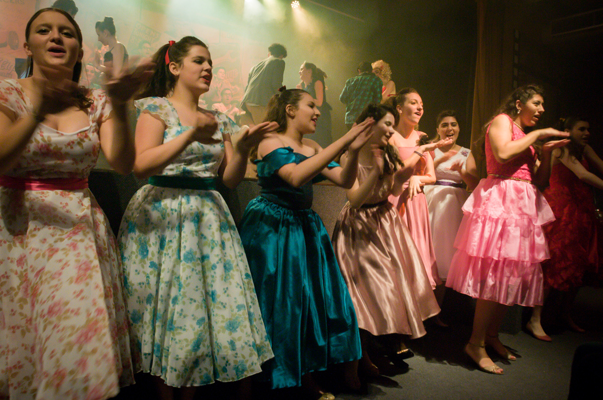 cantando e dançando no musical no Teatro, Musical no Butantã, São Paulo