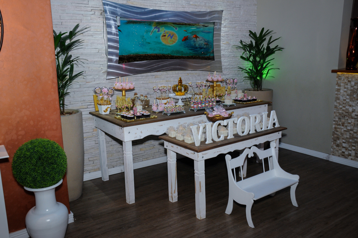 mesa decorada no buffet amazing, alphaville,sp, tema da mesa bonecas princesas