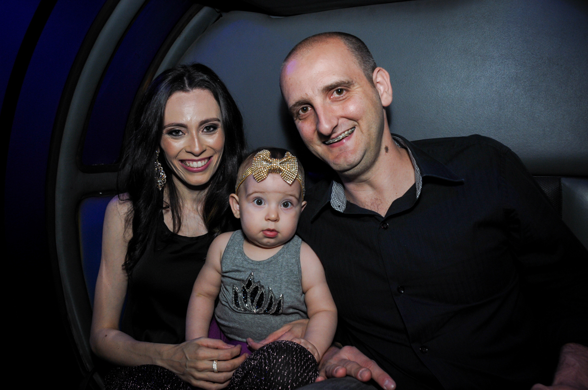 família feliz na festa da victória no buffet amazing, alphaville,sp, tema da mesa bonecas princesas