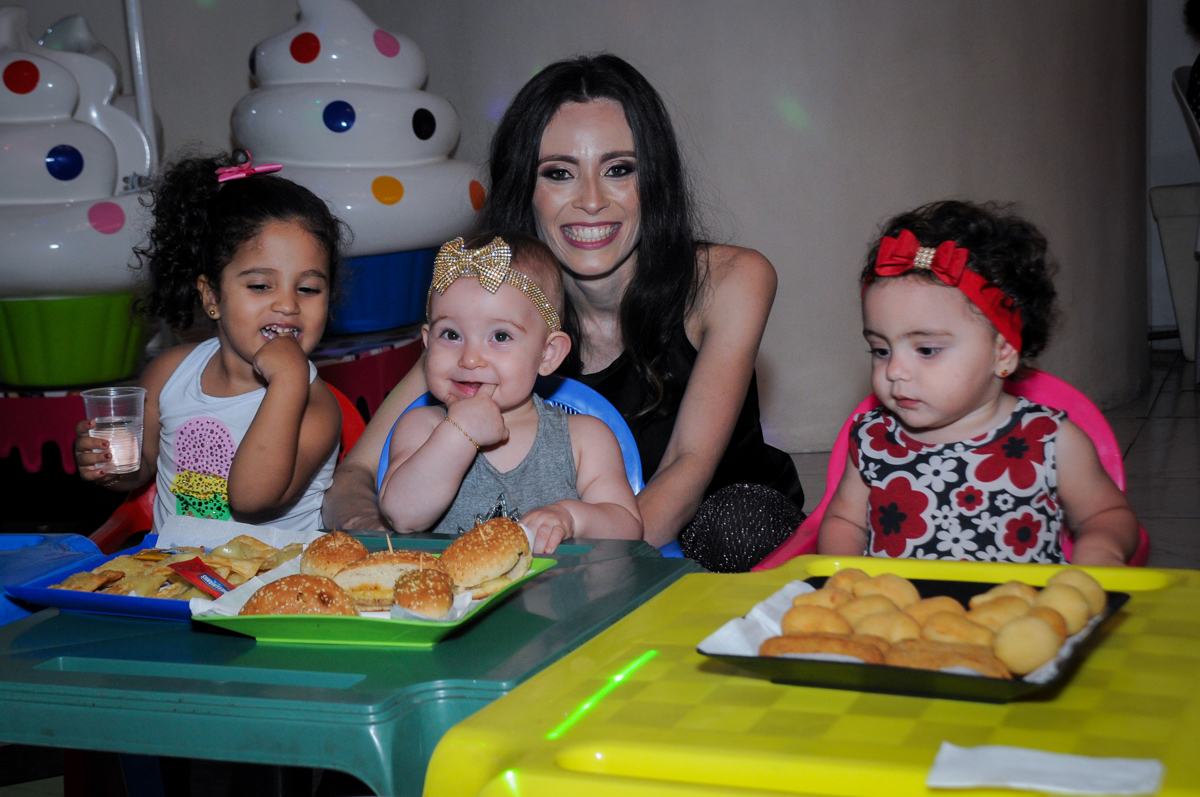 hora do lanchinho no buffet amazing, alphaville,sp, tema da mesa bonecas princesas