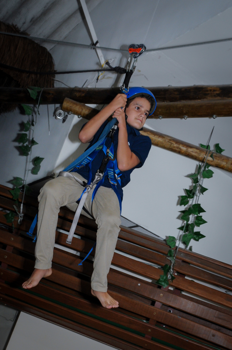 o arvorismo é concorrido na festa de aniversário da victória no buffet amazing, alphaville,sp, tema da mesa bonecas princesas