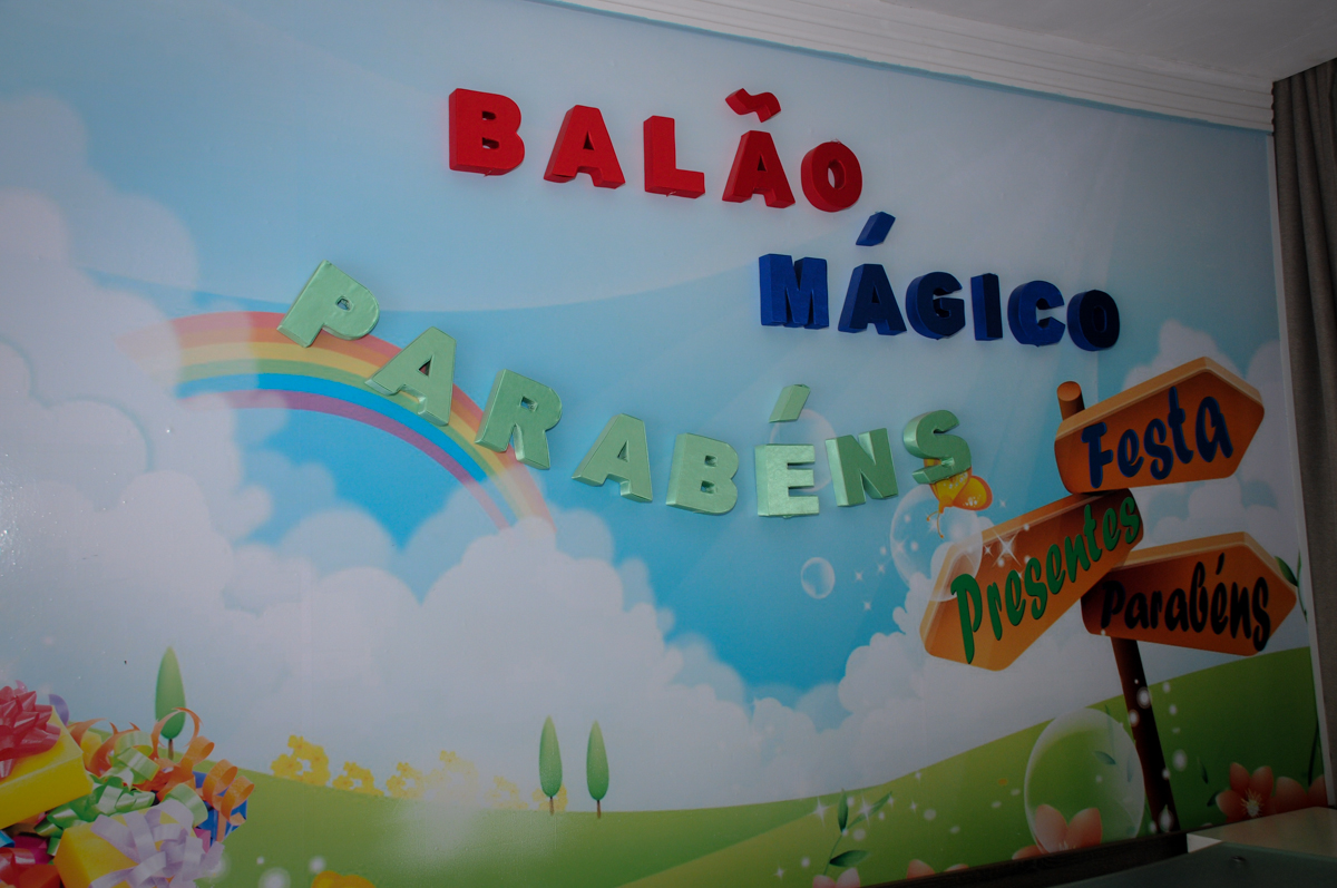 Buffet Balão Mágico, Osasco, São Paulo tema da mesa Minie Vermelha e Monster High