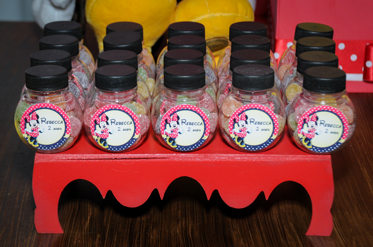 detalhe da mesa no Buffet Balão Mágico, Osasco, São Paulo tema da mesa Minie Vermelha e Monster High