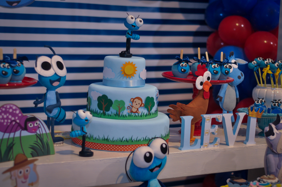 detalhe da mesa temática no Buffet Fábrica da Alegria, Osasco, festa do Levi 1 aninho, tema da festa Bob zoom