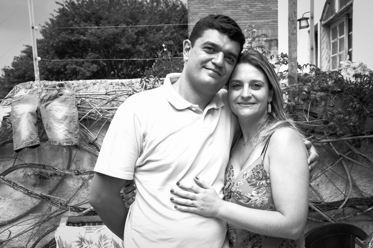 pose dos pais do aniversariante para foto no Condomínio Morumbi, São Paulo festa Leonardo 1 aninho, tema Mickey