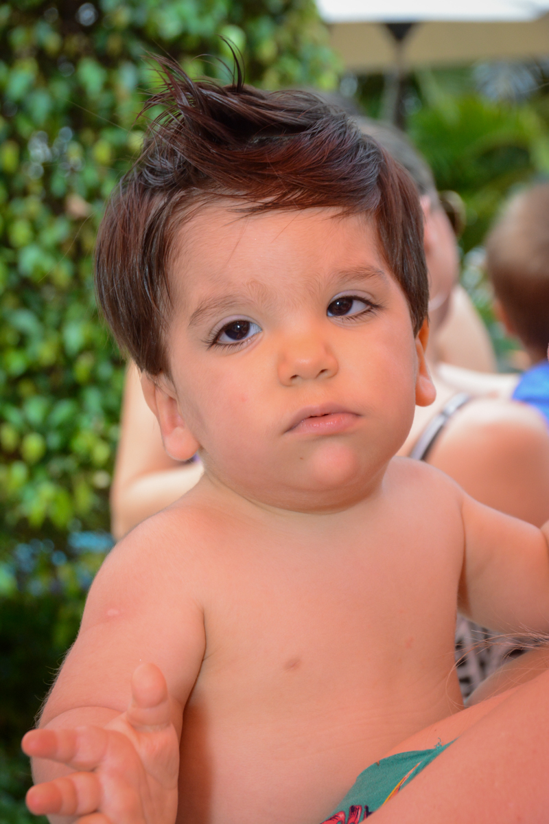 aniversariante muito feliz no Condomínio Morumbi, São Paulo festa Leonardo 1 aninho, tema Mickey