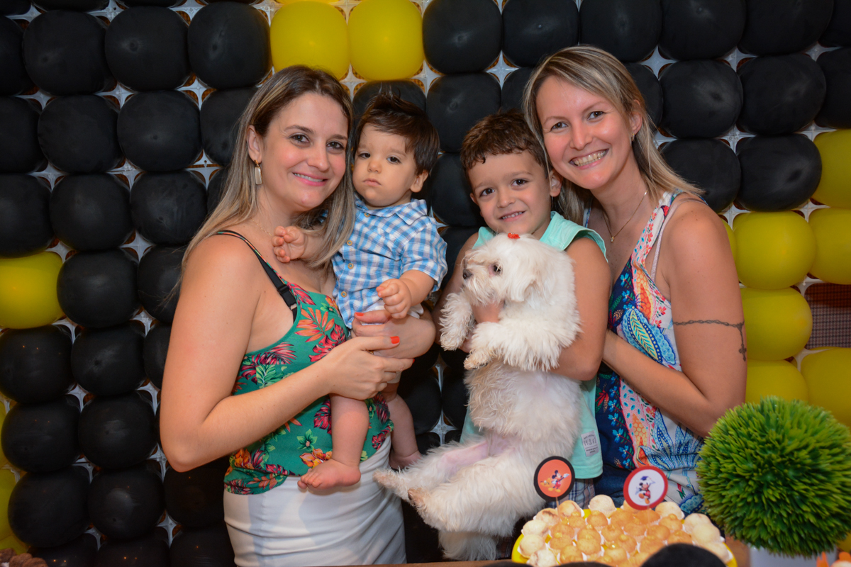 mais amigos para foto na mesa do bolo no Condomínio Morumbi, São Paulo festa Leonardo 1 aninho, tema Mickey