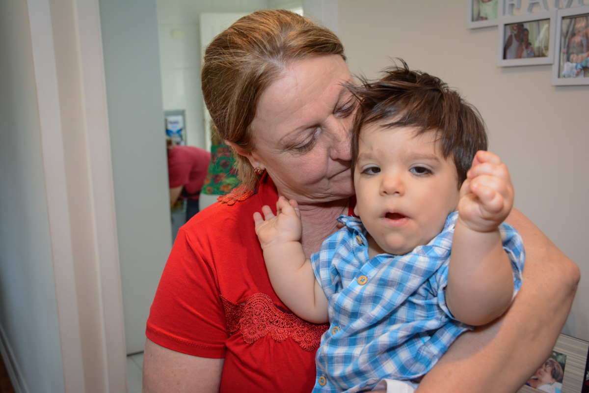 vovó e netinho feliz no Condomínio Morumbi, São Paulo festa Leonardo 1 aninho, tema Mickey