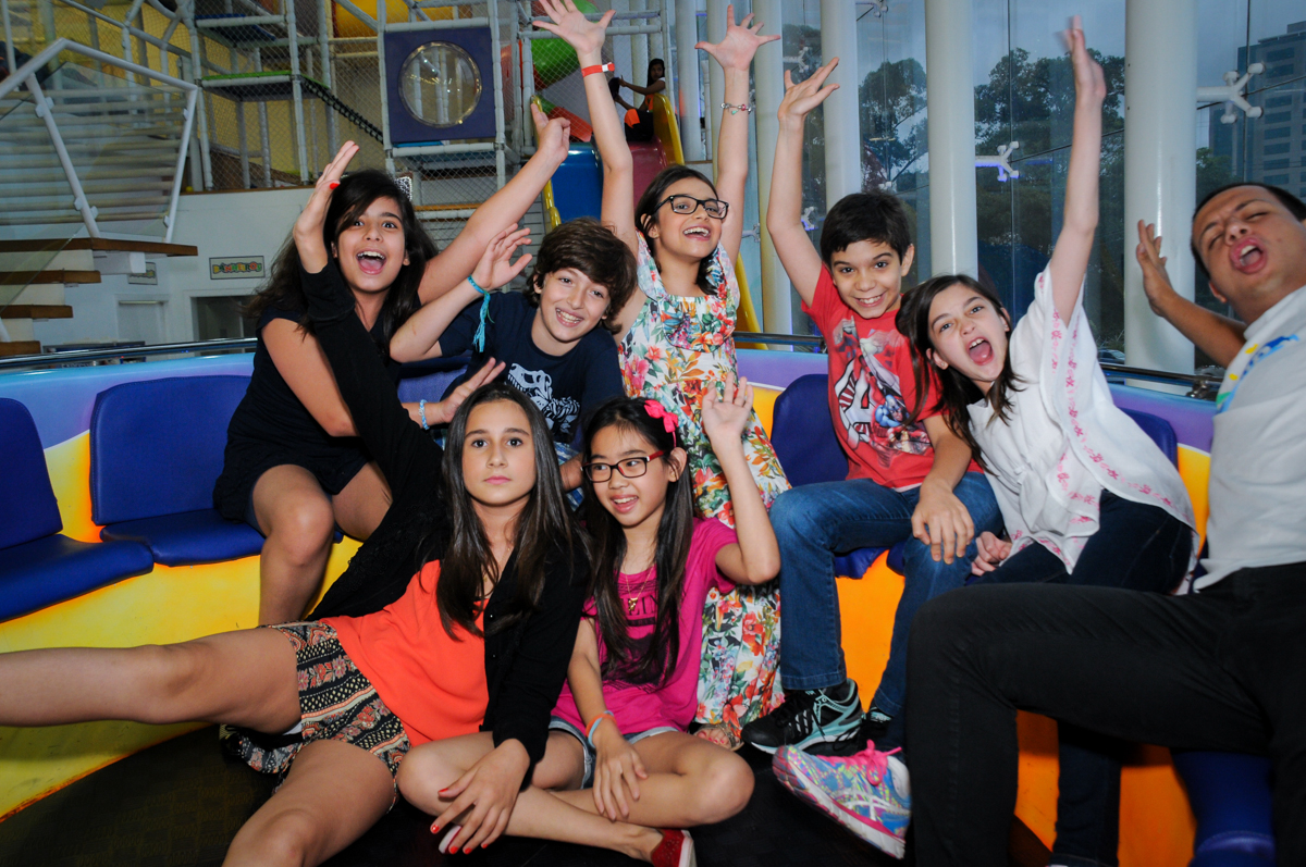 reunião dos amigos com a aniversariante no Buffet Max Mania, Panambi, Sp, tema da festa Monster High