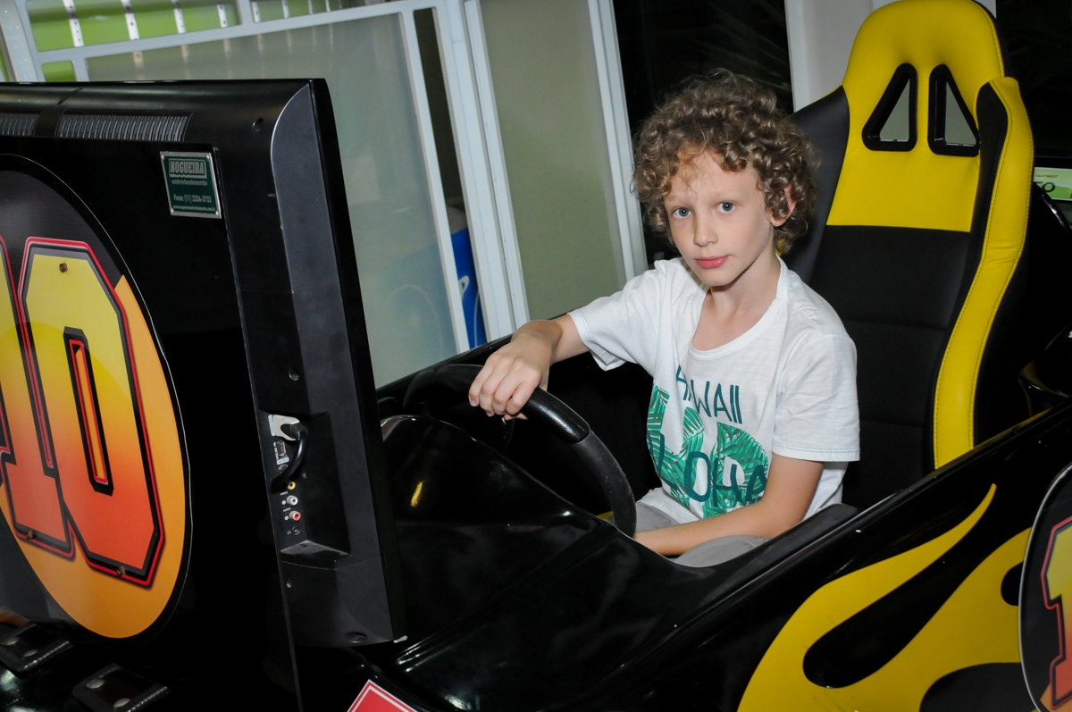 o carrinho de corrida é muito legal no Buffet Max Mania, Panambi, Sp, tema da festa Monster High