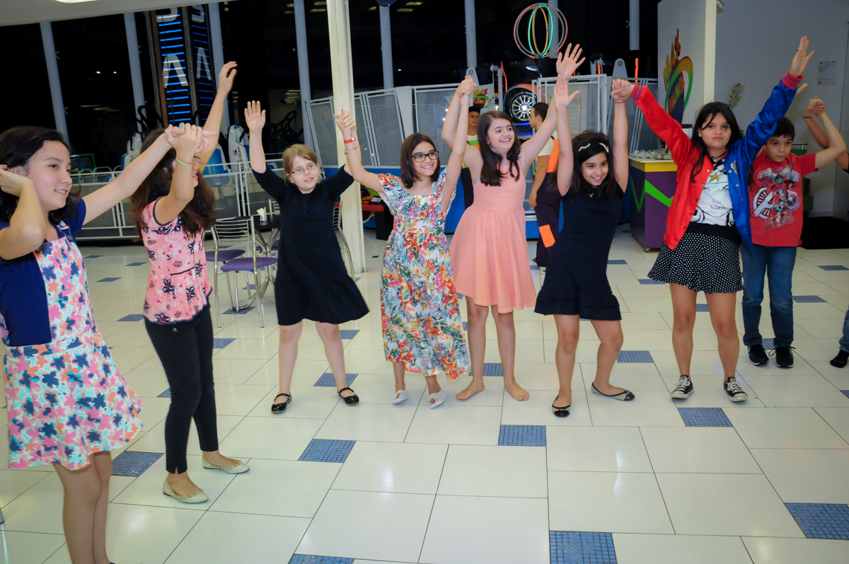 hora da recreação no Buffet Max Mania, Panambi, Sp, tema da festa Monster High