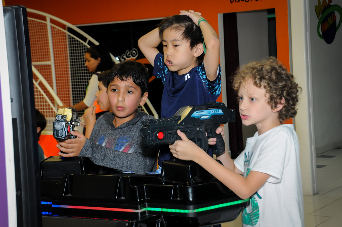 tiro ao alvo no Buffet Max Mania, Panambi, Sp, tema da festa Monster High