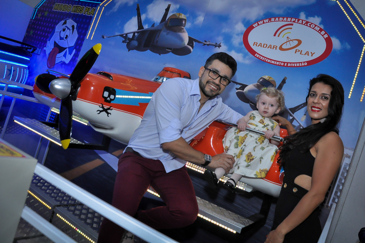 papai mamãe e aniversariante na Festa de Maria Eduarda 1 aninho, tema minie vermelha, Buffet Mundo Kids, Osasco São Paulo