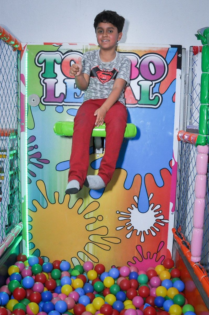 brincadeiras divertidas no tombo legal no Festa de Maria Eduarda 1 aninho, tema minie vermelha, Buffet Mundo Kids, Osasco São Paulo