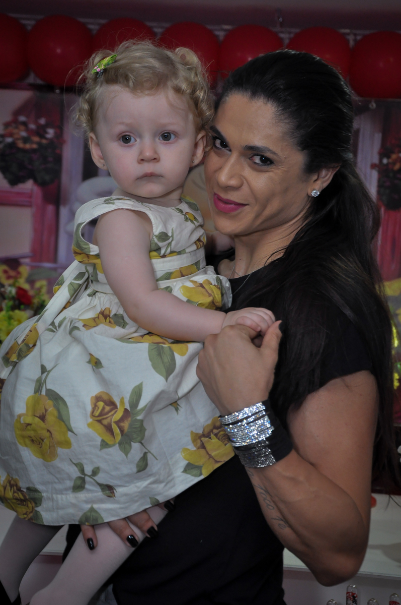 foto linda na Festa de Maria Eduarda 1 aninho, tema minie vermelha, Buffet Mundo Kids, Osasco São Paulo