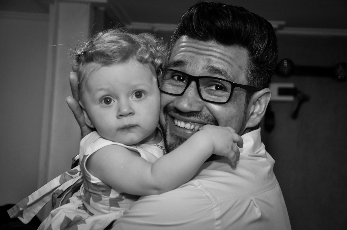 papai e aniversariante felizes na  Festa de Maria Eduarda 1 aninho, tema minie vermelha, Buffet Mundo Kids, Osasco São Paulo