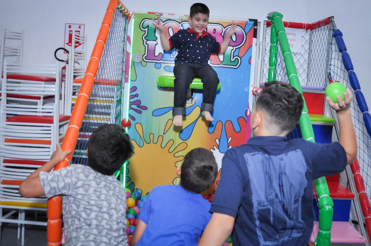 quem vai cair no tombo legal na Festa de Maria Eduarda 1 aninho, tema minie vermelha, Buffet Mundo Kids, Osasco São Paulo