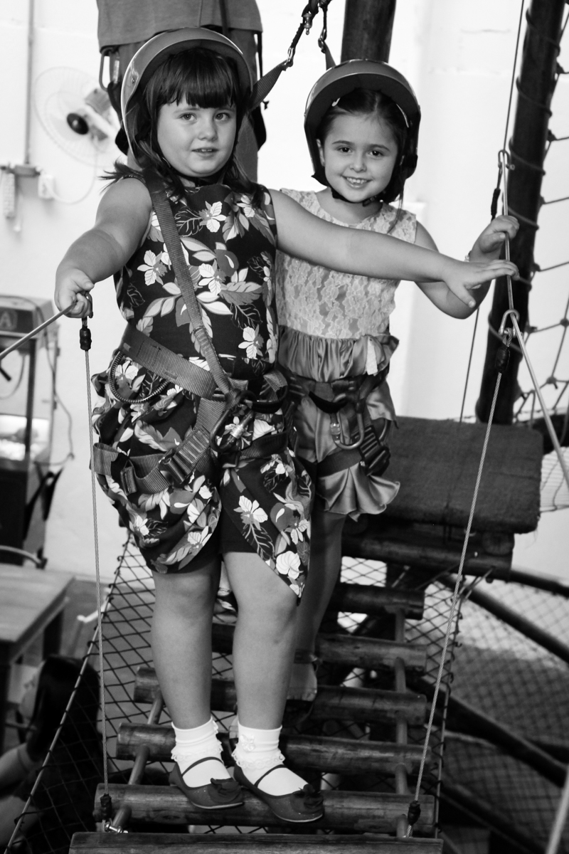 brincadeiras animada no arvorismo na Festa infantil, Sophia 6 anos Buffet O Galpão, Pinheiros, SP, tema da festa Os enrolados