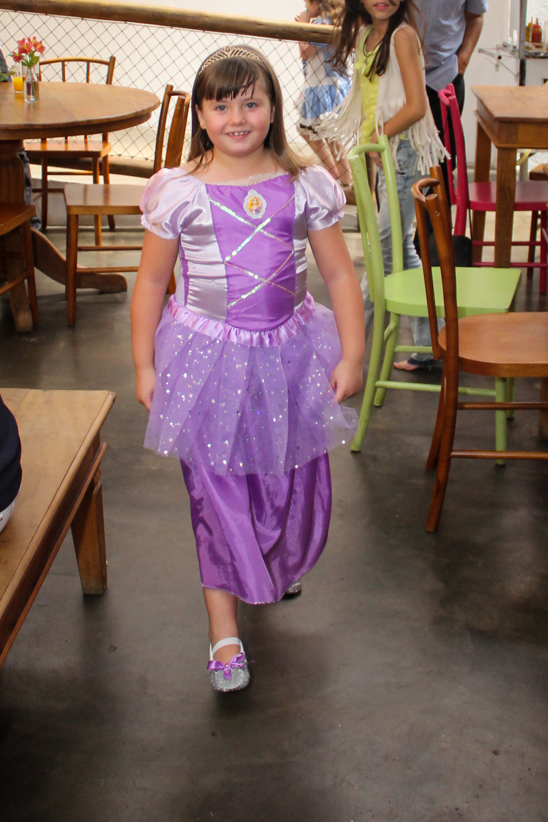 hora de cantar parabéns na Festa infantil, Sophia 6 anos Buffet O Galpão, Pinheiros, SP, tema da festa Os enrolados