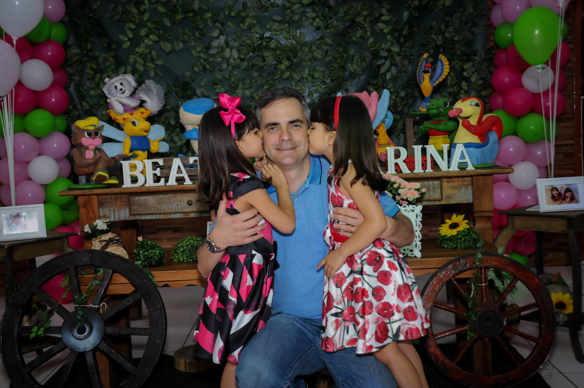 beijinho sanduiche no papai no Buffet A turma do Haroldo, Higienópolis, SP festa infantil Beatriz e Marina 6 anos