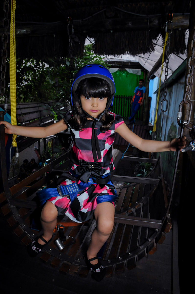 a tirolesa é muito concorrida no Buffet A turma do Haroldo, Higienópolis, SP festa infantil Beatriz e Marina 6 anos