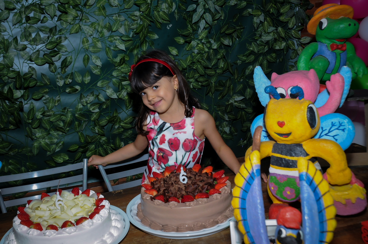 chegou a hora de cantar parabéns para as gêmeas no Buffet A turma do Haroldo, Higienópolis, SP festa infantil Beatriz e Marina 6 anos