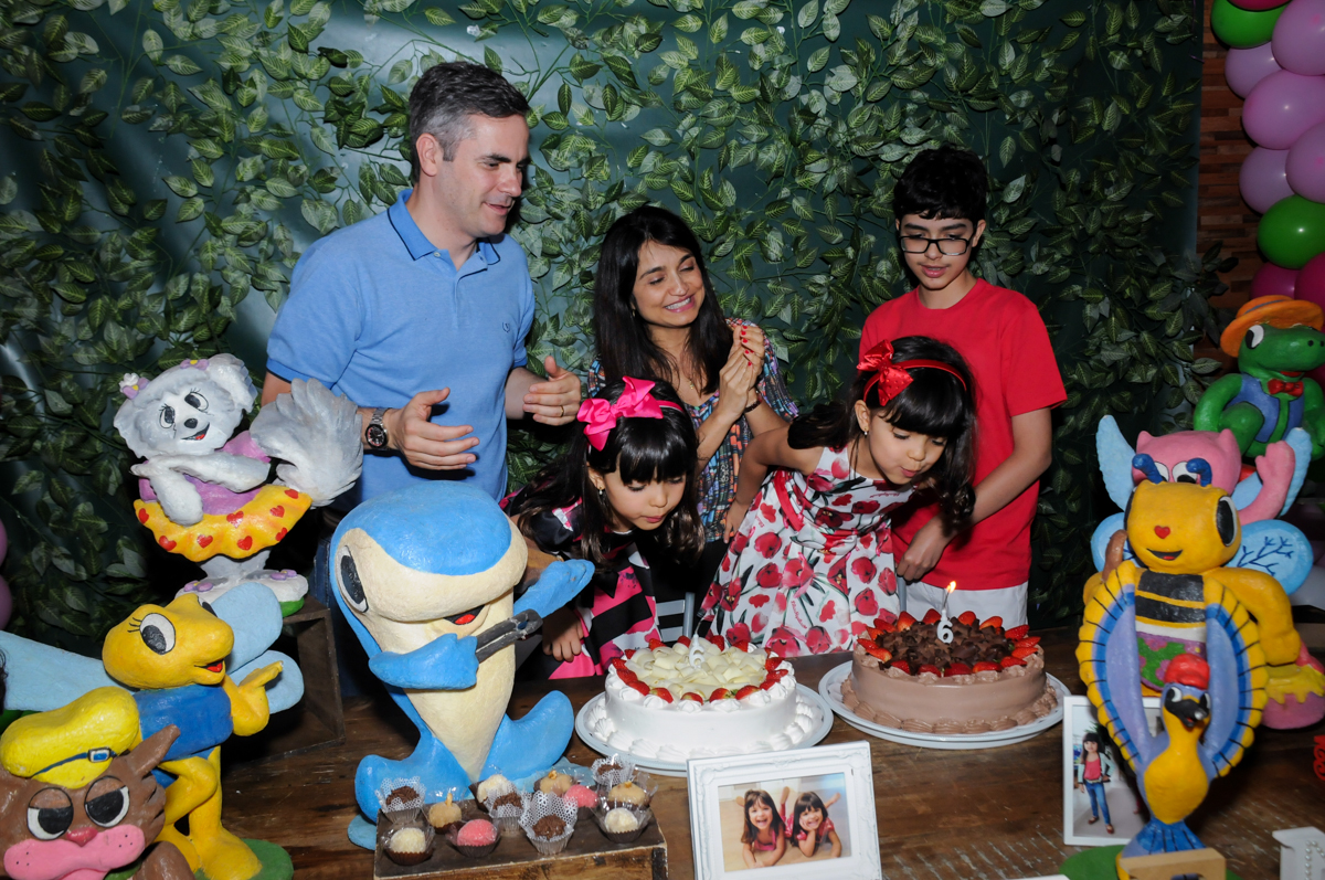 final de festa no Buffet A turma do Haroldo, Higienópolis, SP festa infantil Beatriz e Marina 6 anos