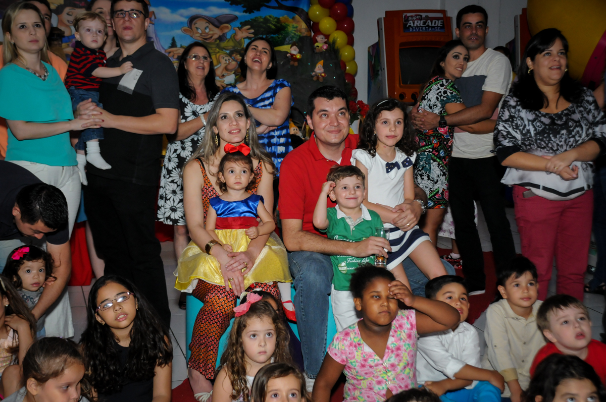 vai começar a retrospectiva na aniversário infantil, nathália 2 anos,tema da mesa branca de neve, buffet magic joy, moema, sp