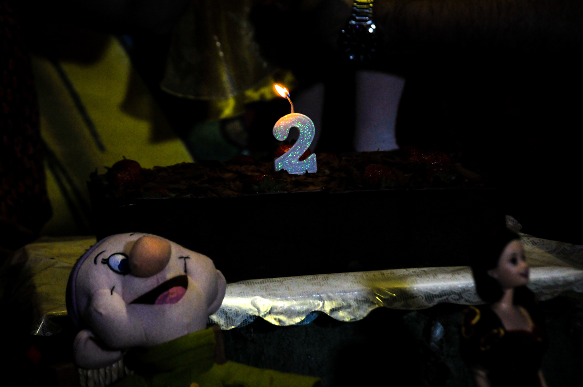 bolo de aniversário na aniversário infantil, nathália 2 anos,tema da mesa branca de neve, buffet magic joy, moema, sp